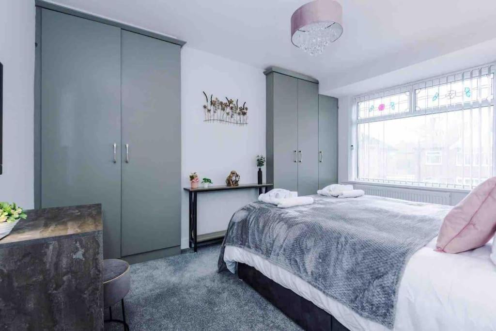 Sandileigh House By Yourstays - Luxurious 3 Bedroom House In Олтрингем Экстерьер фото