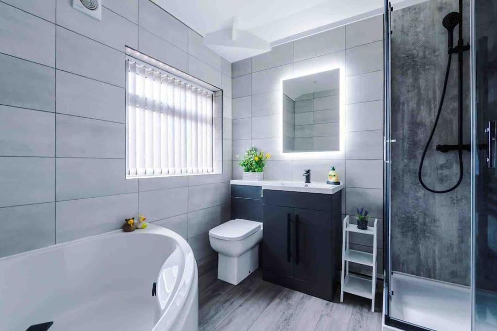 Sandileigh House By Yourstays - Luxurious 3 Bedroom House In Олтрингем Экстерьер фото