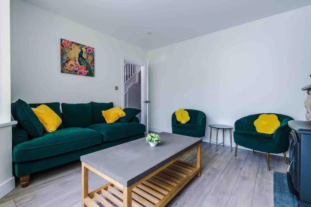 Sandileigh House By Yourstays - Luxurious 3 Bedroom House In Олтрингем Экстерьер фото